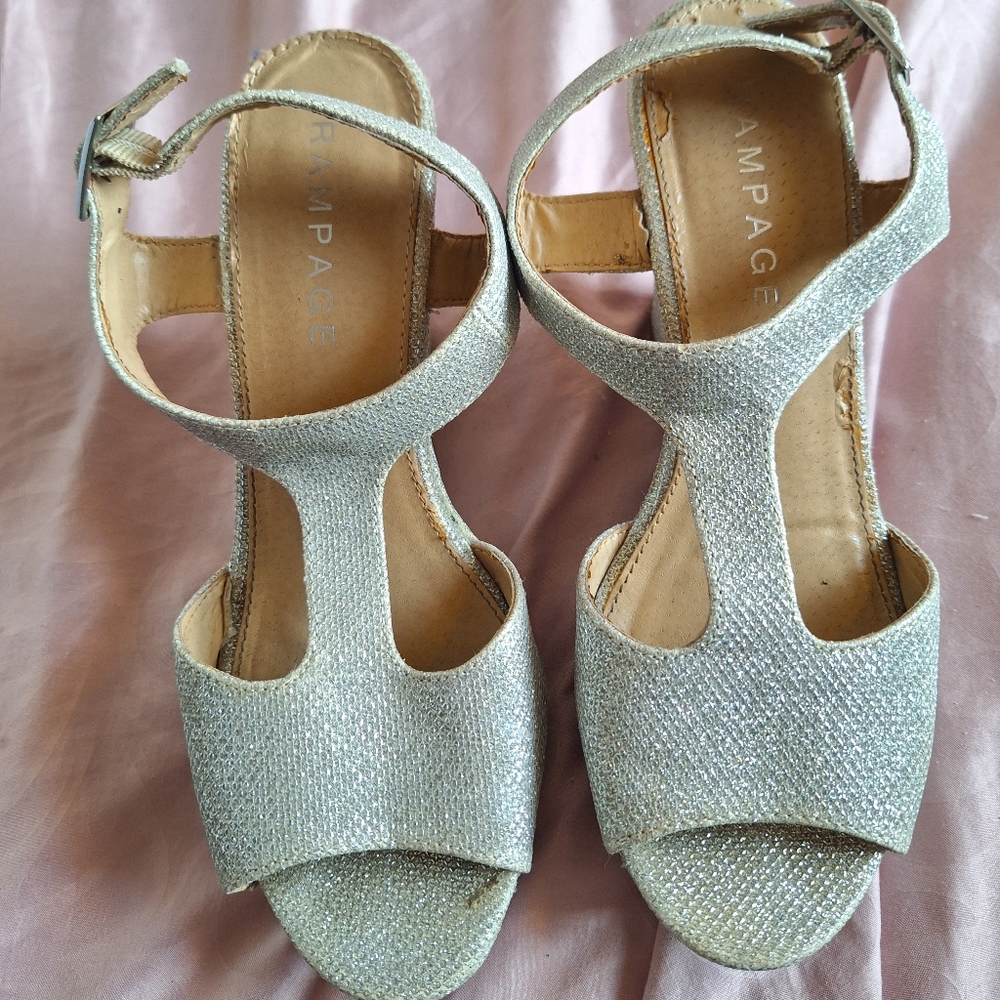 Rampage Size 7 Silver Summer Wedges